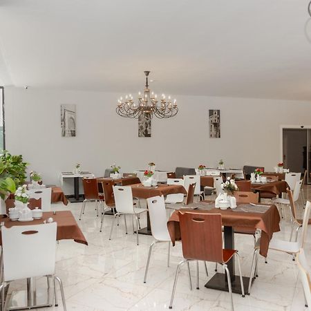 Maajid Quba Hotel&Restaurant Sanatorium Bagian luar foto